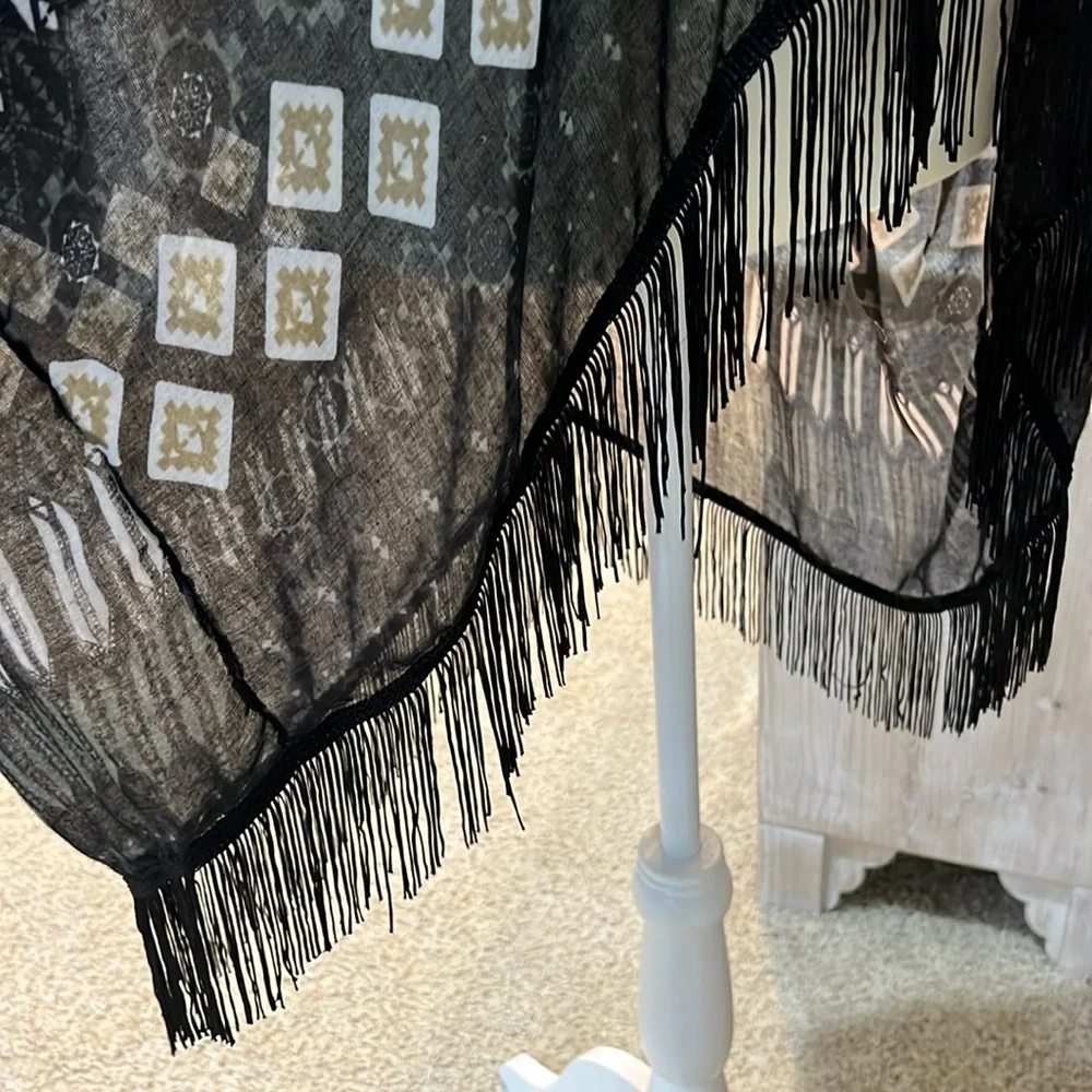 Women’s Boho Asymmetrical Pattern Fringe Wrap - Picture 9 of 10